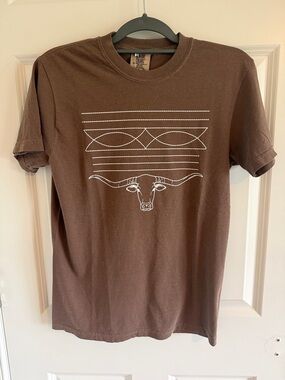 NWOT Comfort Colors Brown Graphic Tee with Longhorn Design